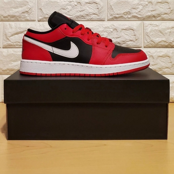 Nike Air Jordan 1 Low GS Size 7Y / Womens Size 8.5 White Very Berry 553560-061 - Picture 7 of 12